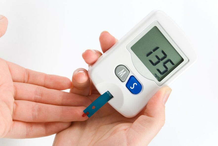 Auto -esperimenti dei livelli di zucchero nel sangue nel diabete mellito